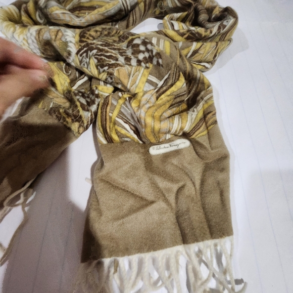 Salvatore Ferragamo Cashmere scarf made in Italy - Picture 2 of 13